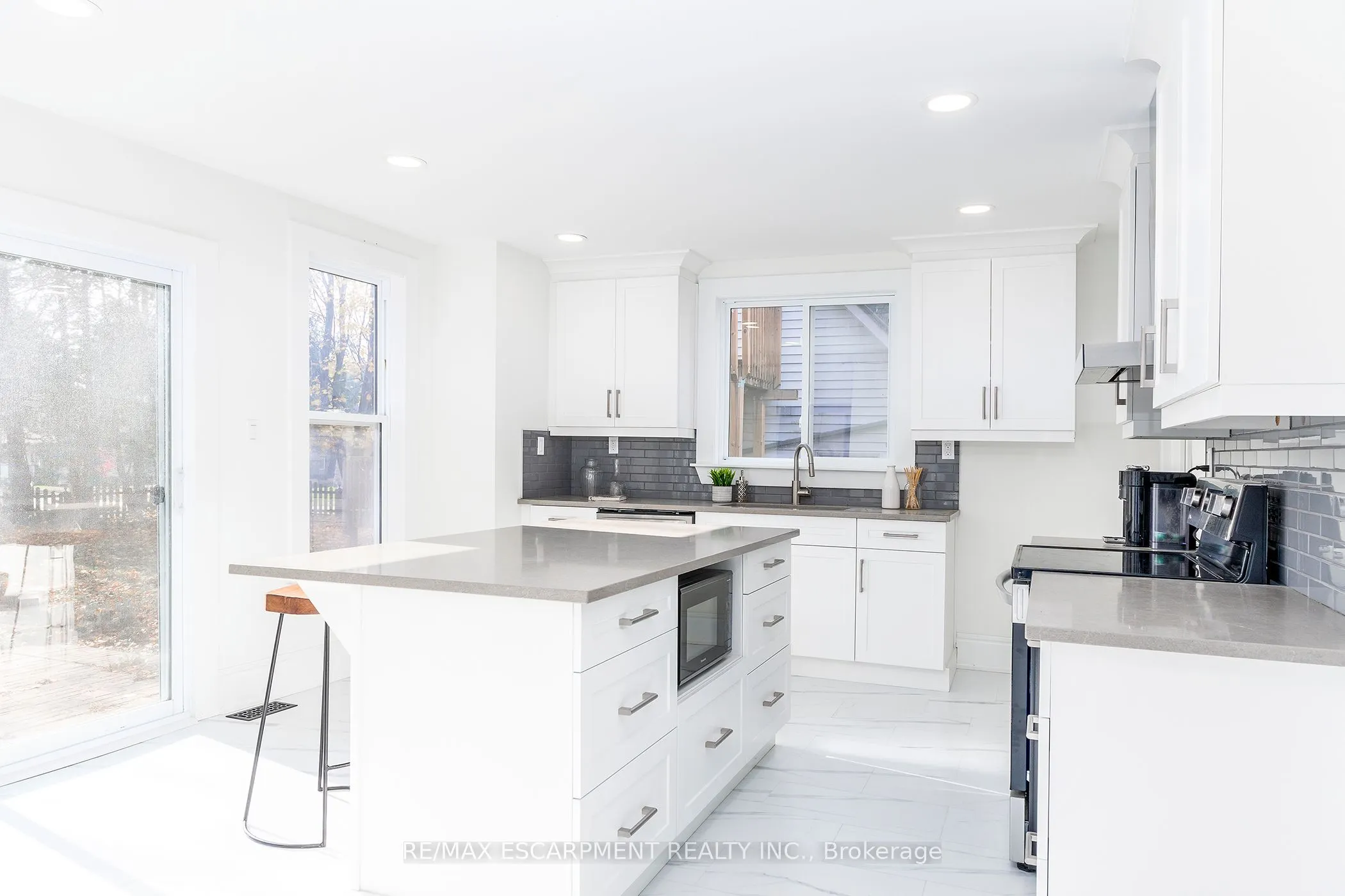 237 MAIN Street E