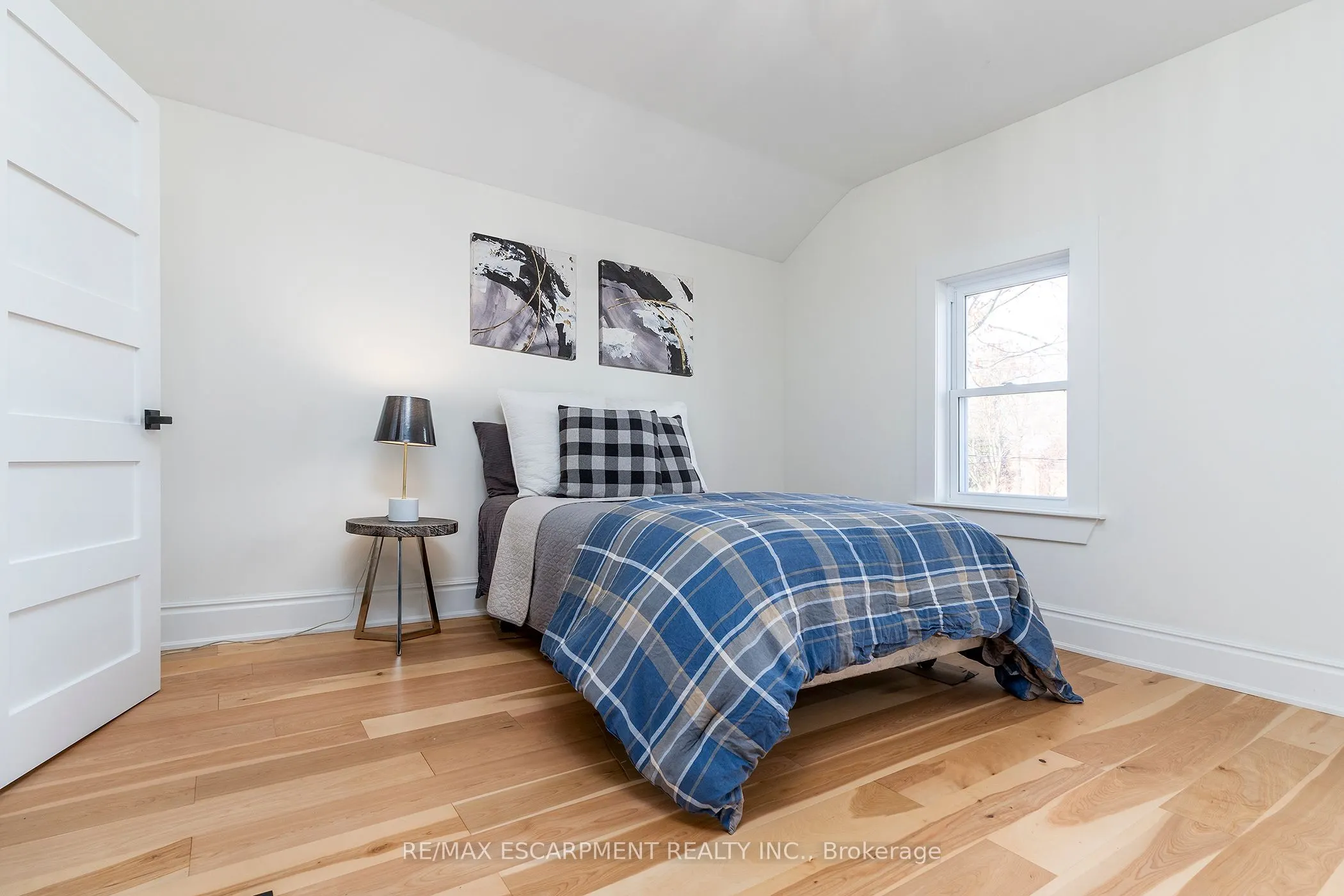 237 MAIN Street E