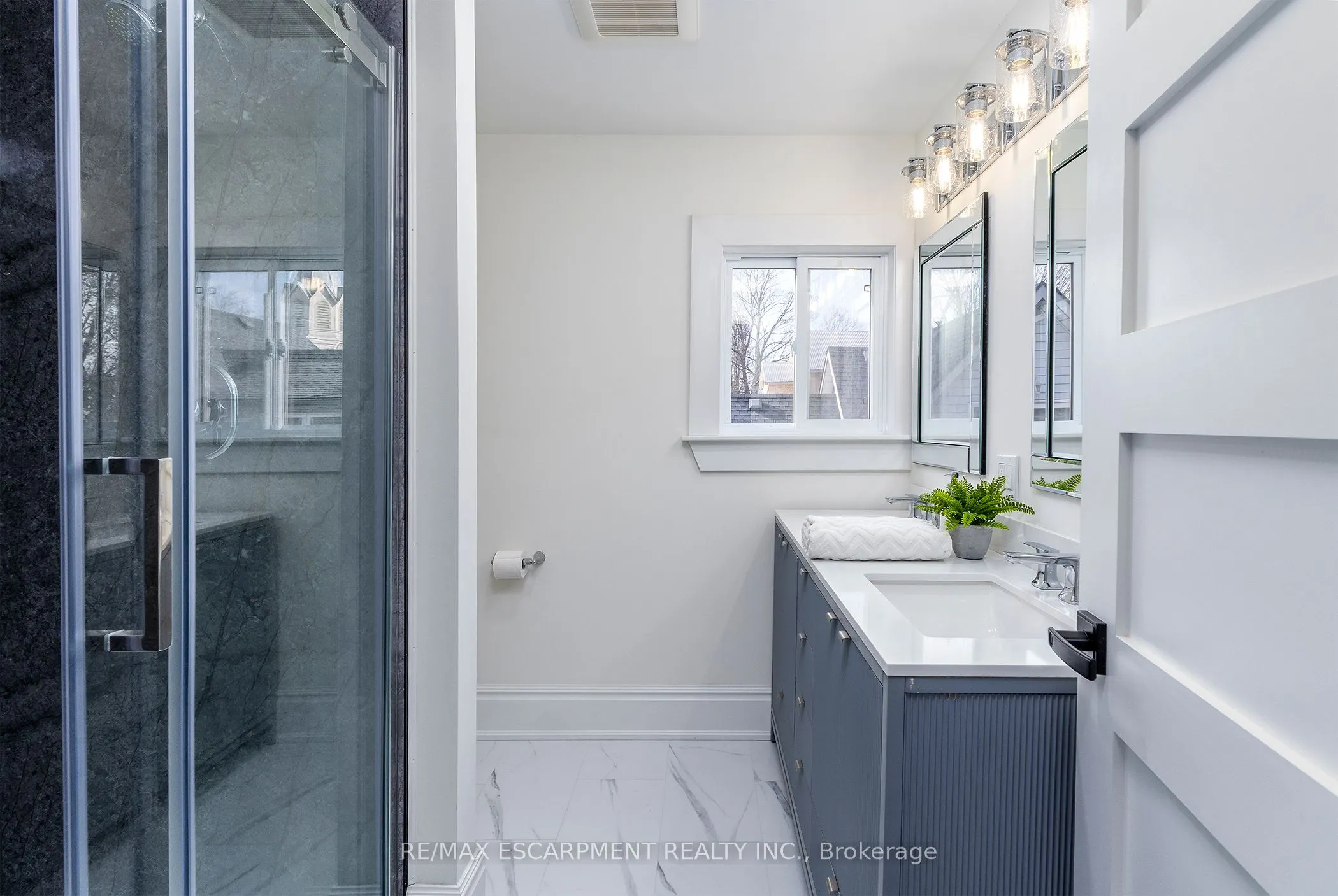237 MAIN Street E