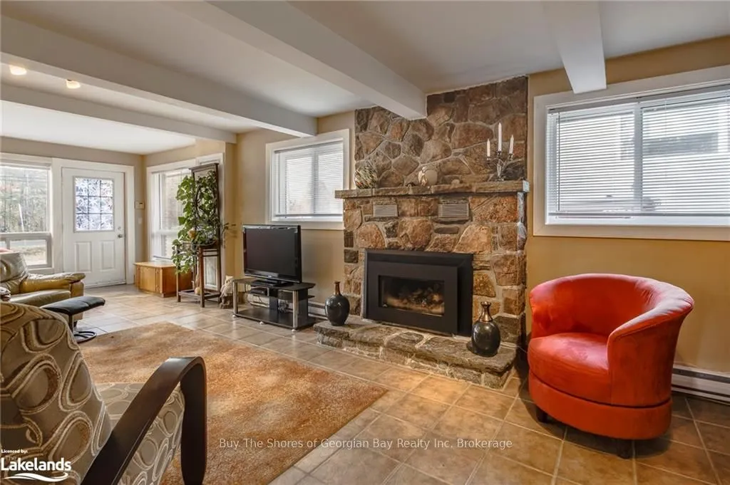 2512 HONEY HARBOUR Road