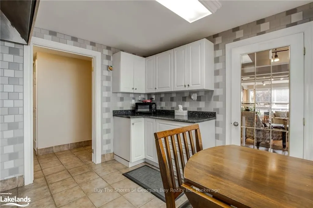 2512 HONEY HARBOUR Road