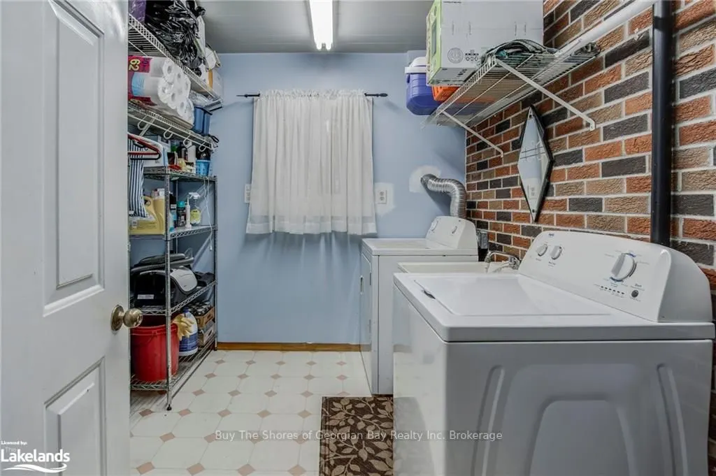 2512 HONEY HARBOUR Road