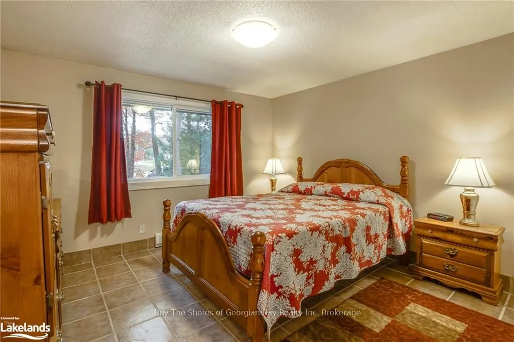 2512 HONEY HARBOUR Road