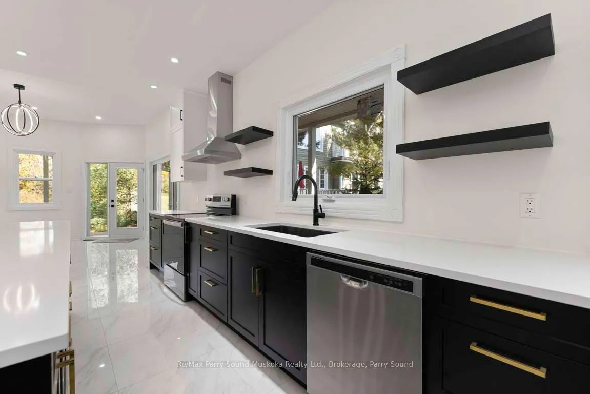 14-16 KNOWLES Crescent