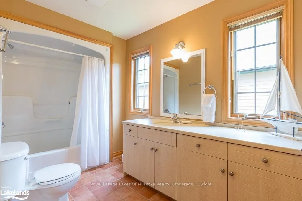 1111 DWIGHT BEACH Road, #8 Fxd W