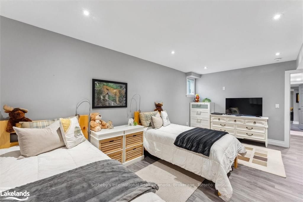 33 SOUTH HARBOUR Drive