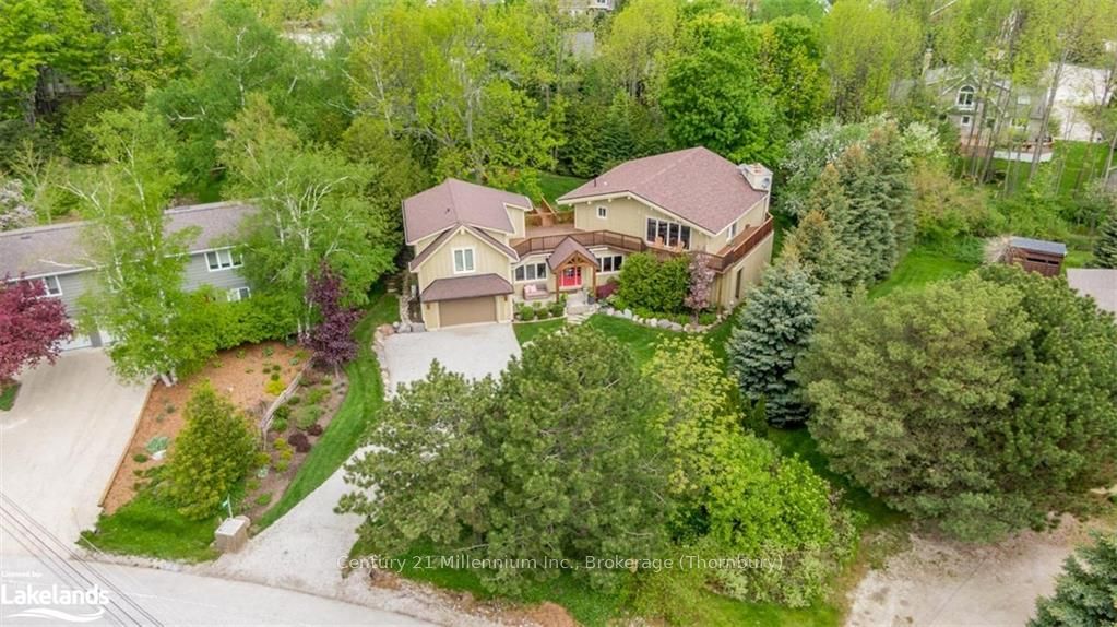 156 CHAMONIX Crescent
