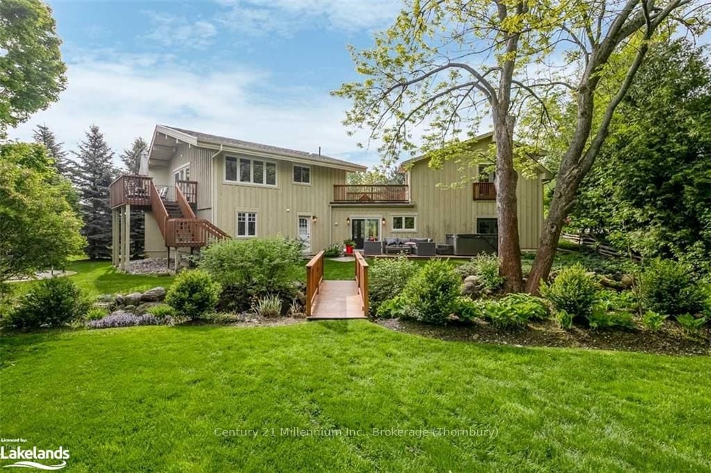 156 CHAMONIX Crescent