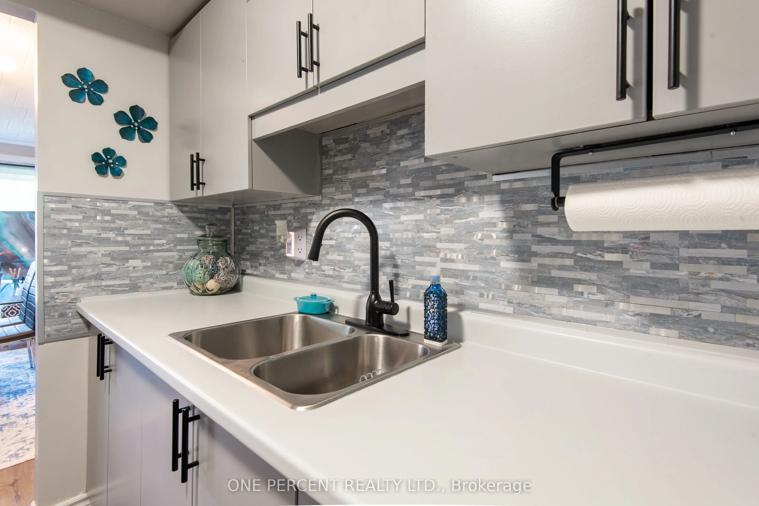 105 Conroy Crescent, #103