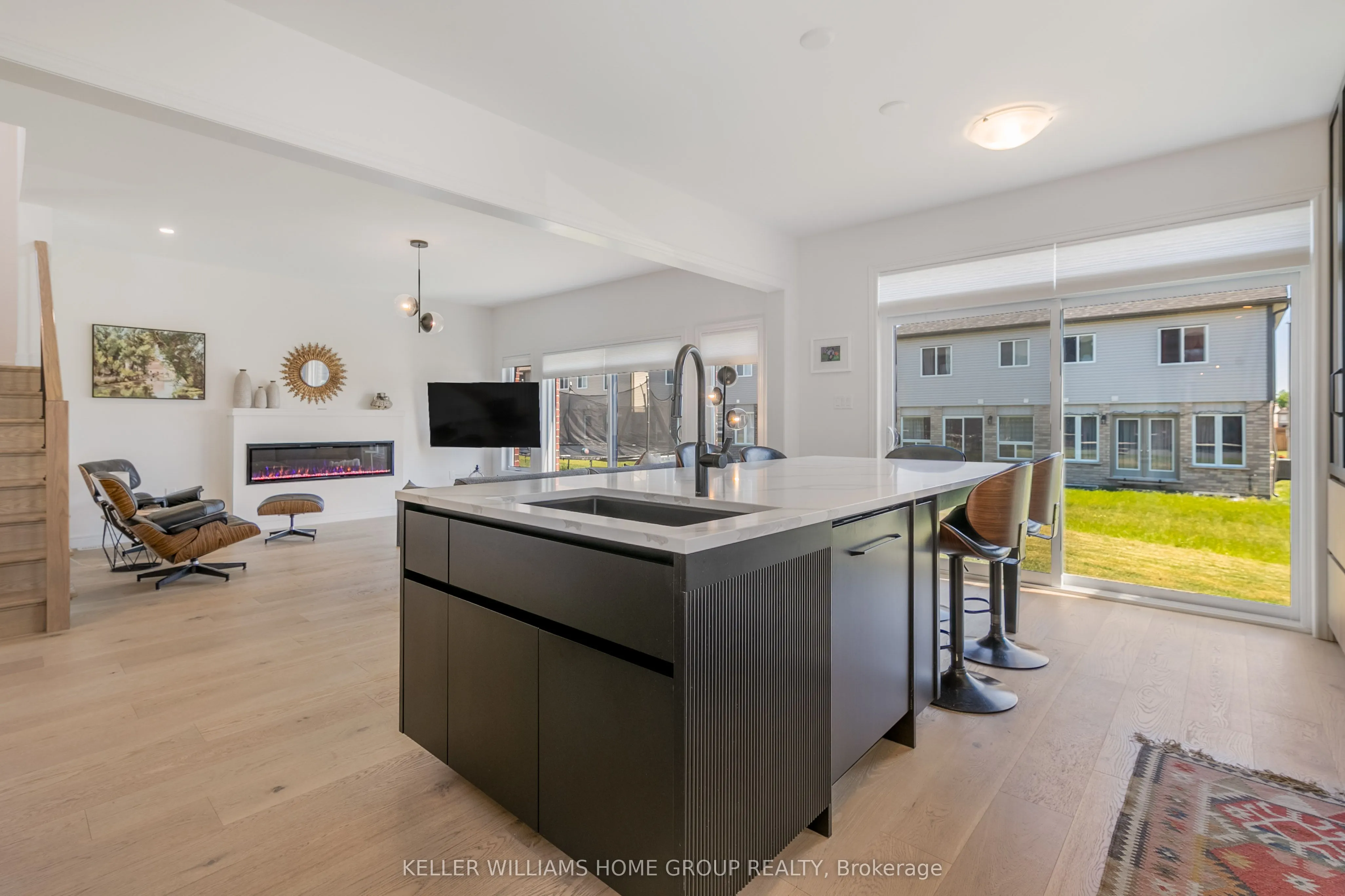 48 Macalister Boulevard