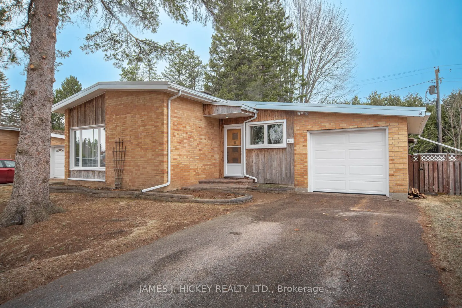 83 Frontenac Crescent