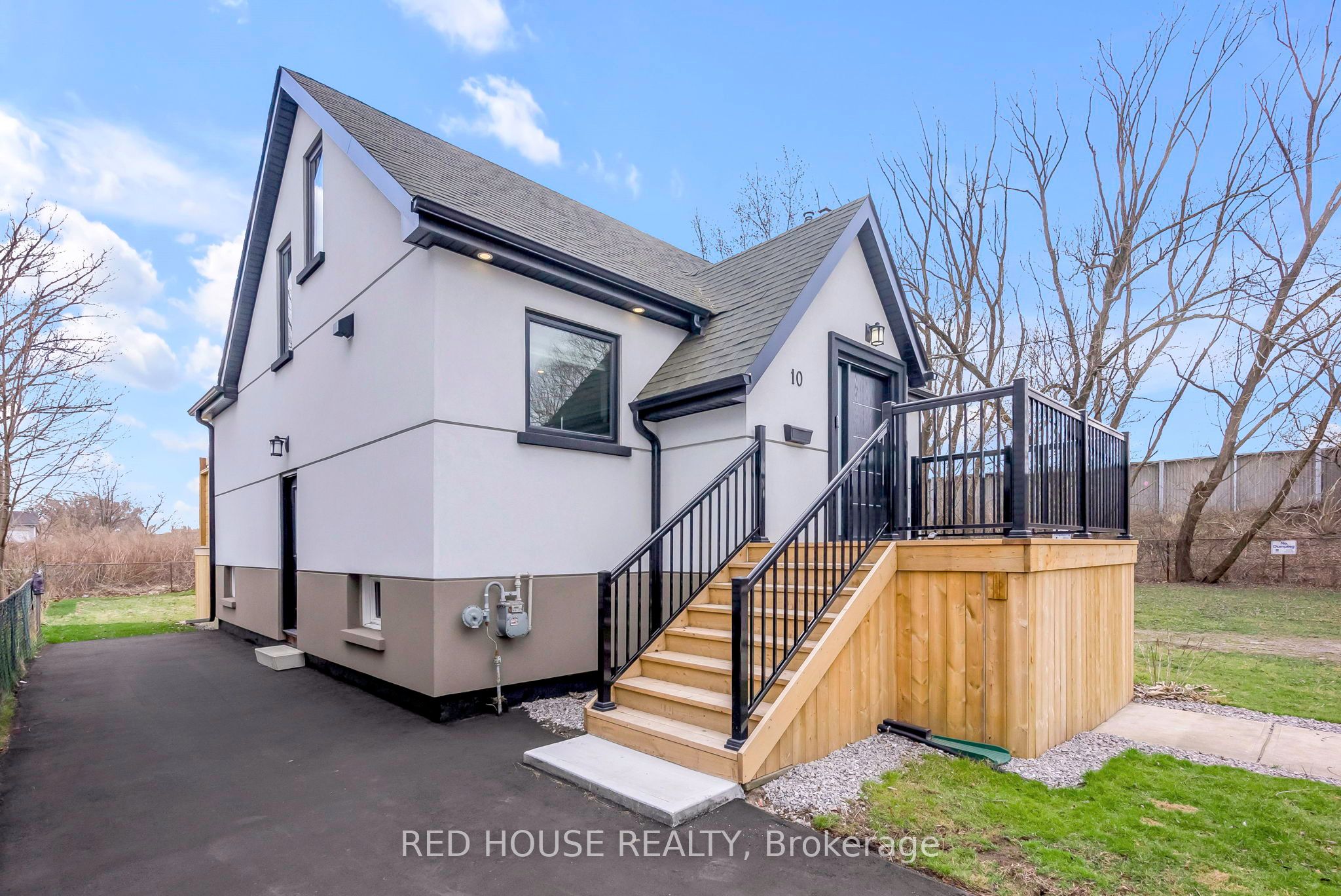 10 Bayside Avenue