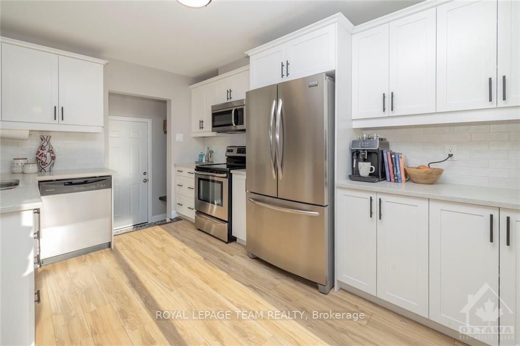 792 MAYFLY Crescent