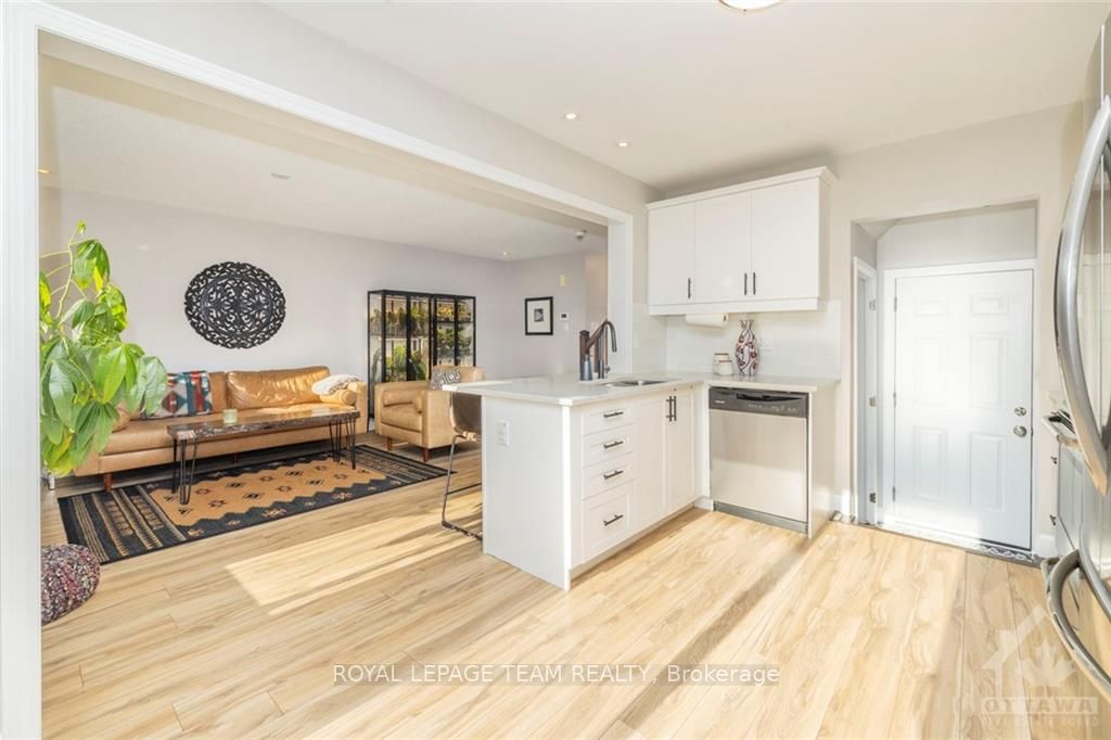 792 MAYFLY Crescent