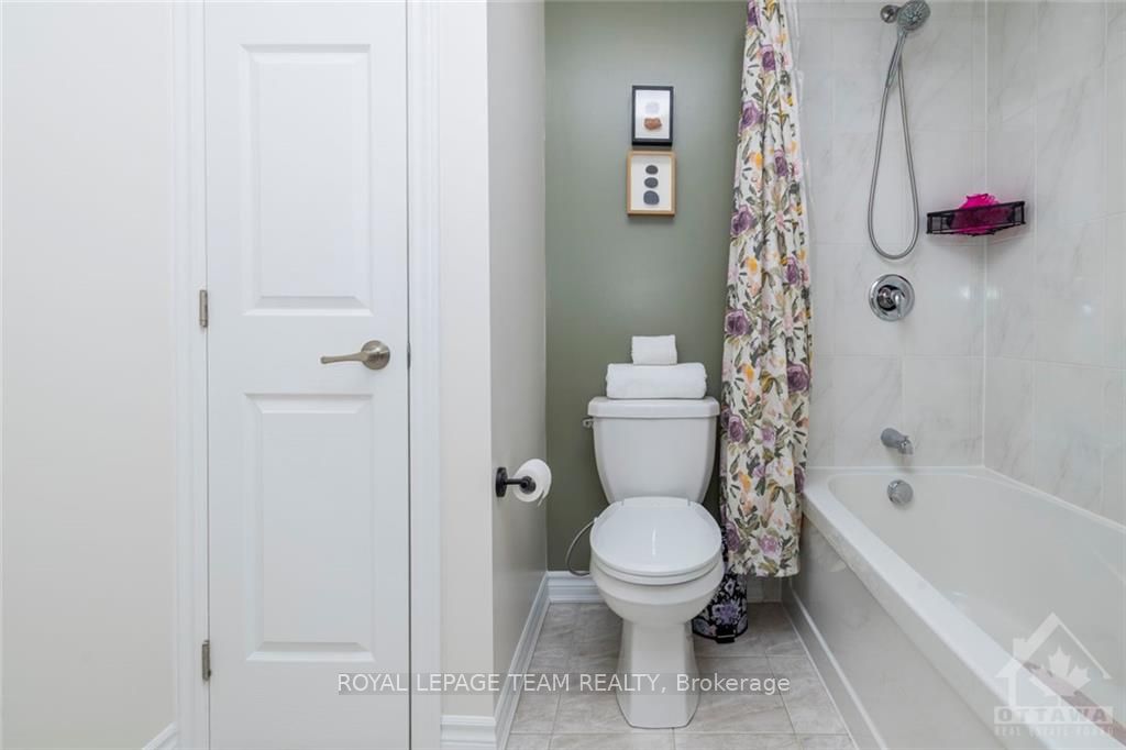 792 MAYFLY Crescent