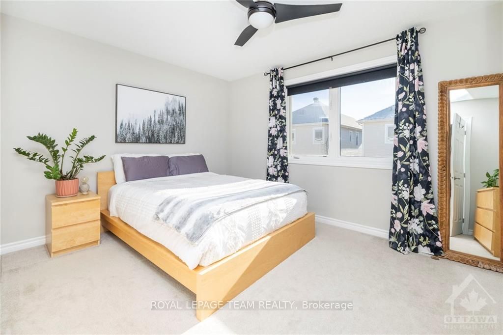 792 MAYFLY Crescent