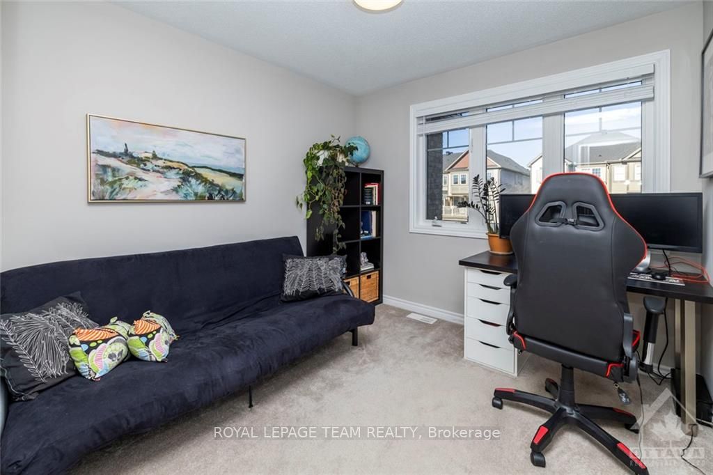 792 MAYFLY Crescent