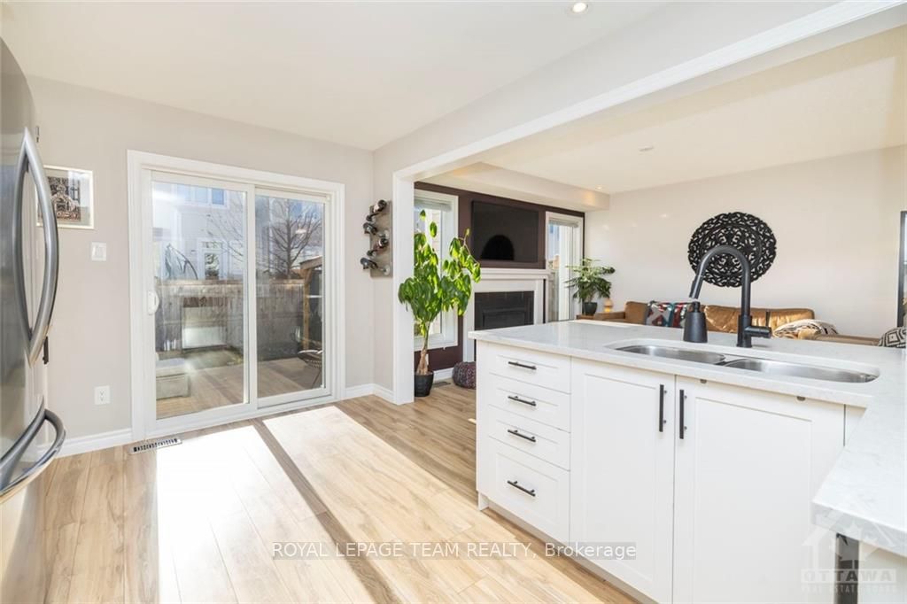 792 MAYFLY Crescent