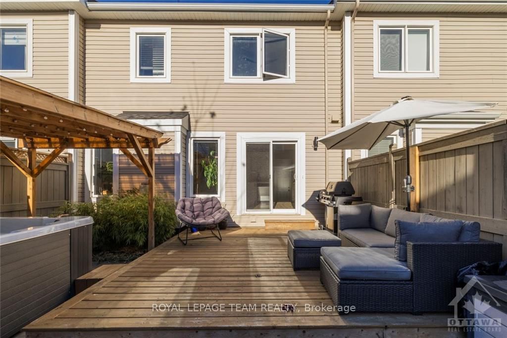 792 MAYFLY Crescent