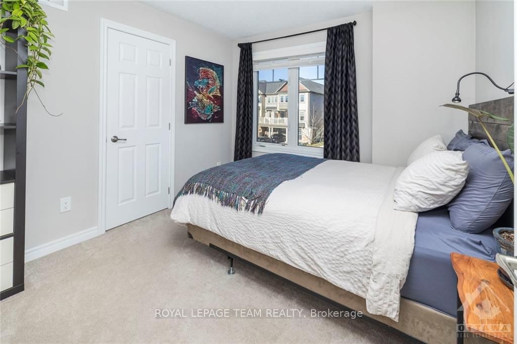 792 MAYFLY Crescent