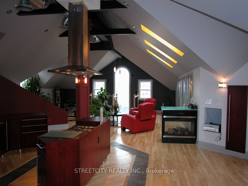339 HORTON Street E