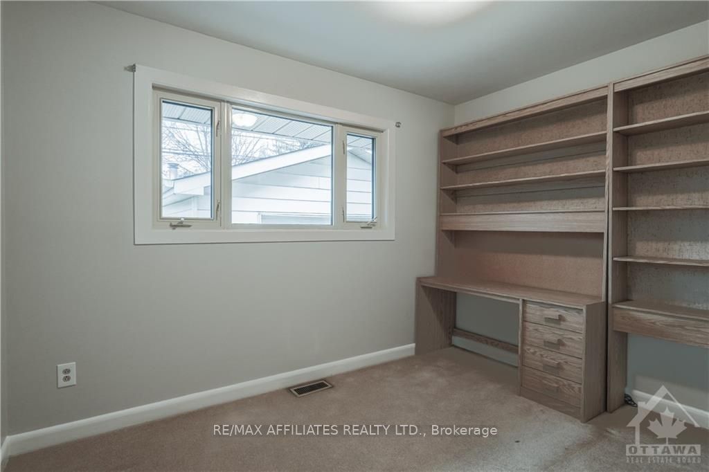 1321 RIDEOUT Crescent