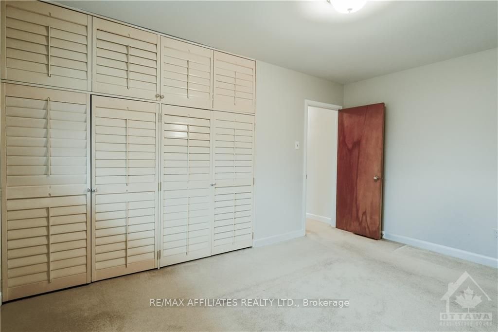 1321 RIDEOUT Crescent
