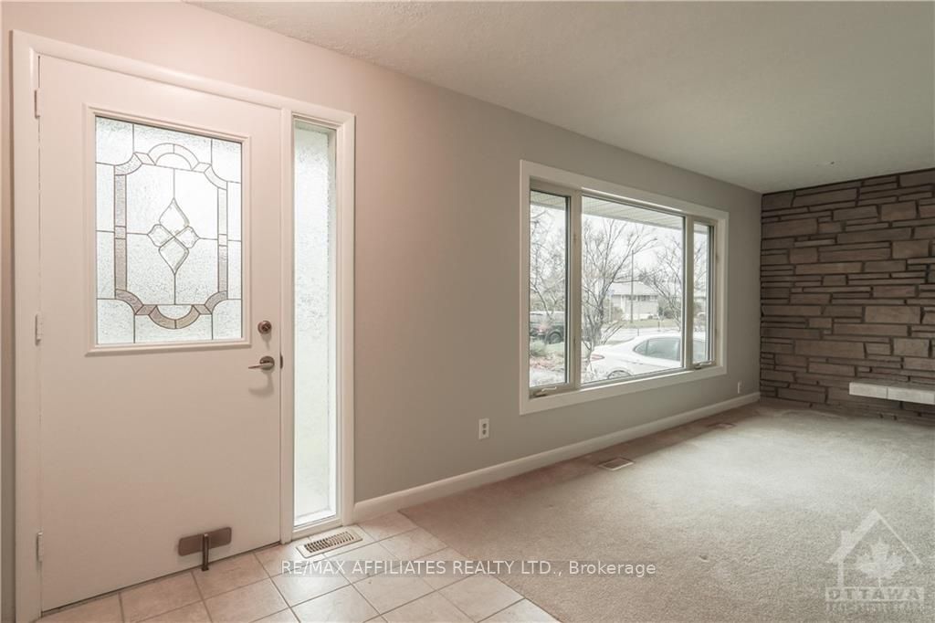1321 RIDEOUT Crescent