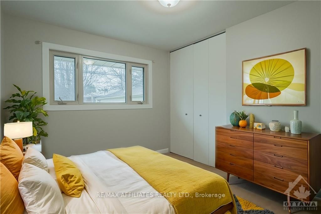 1321 RIDEOUT Crescent