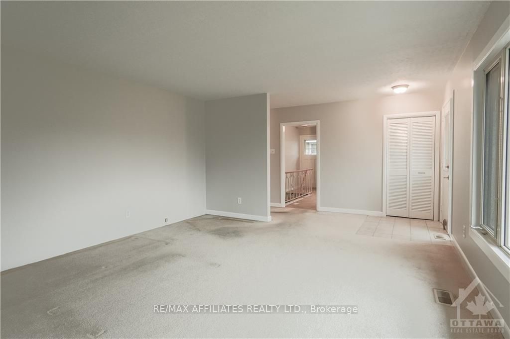 1321 RIDEOUT Crescent