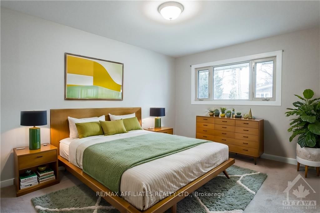 1321 RIDEOUT Crescent