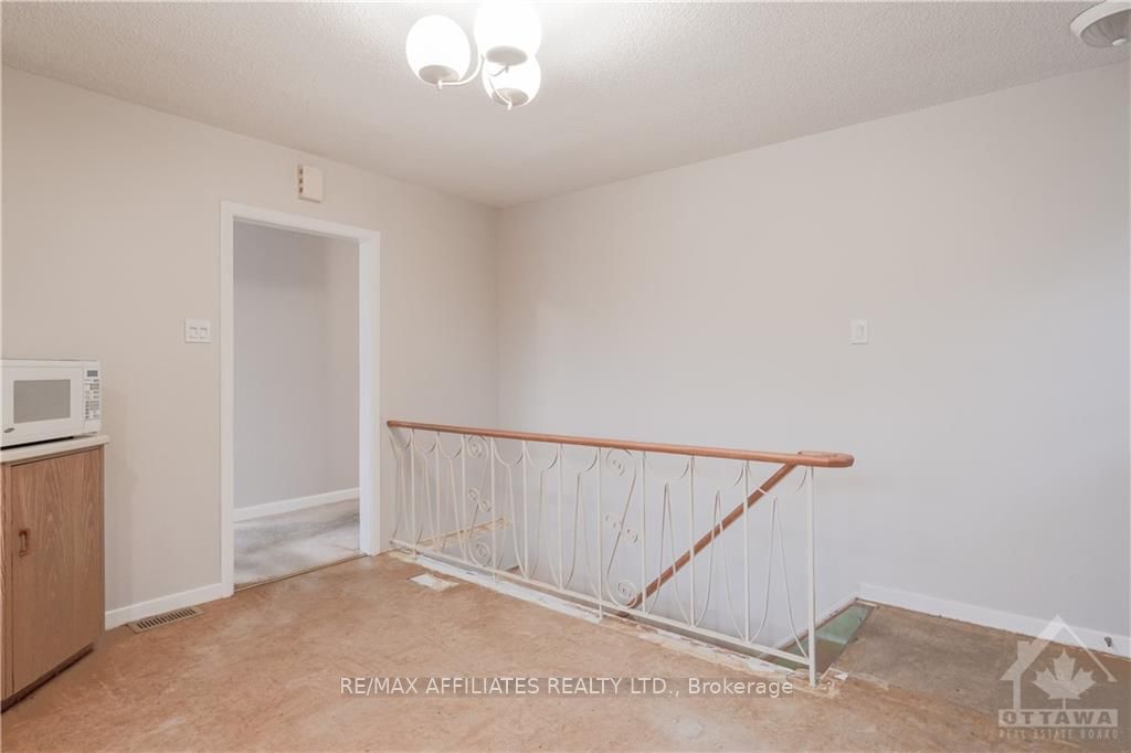 1321 RIDEOUT Crescent