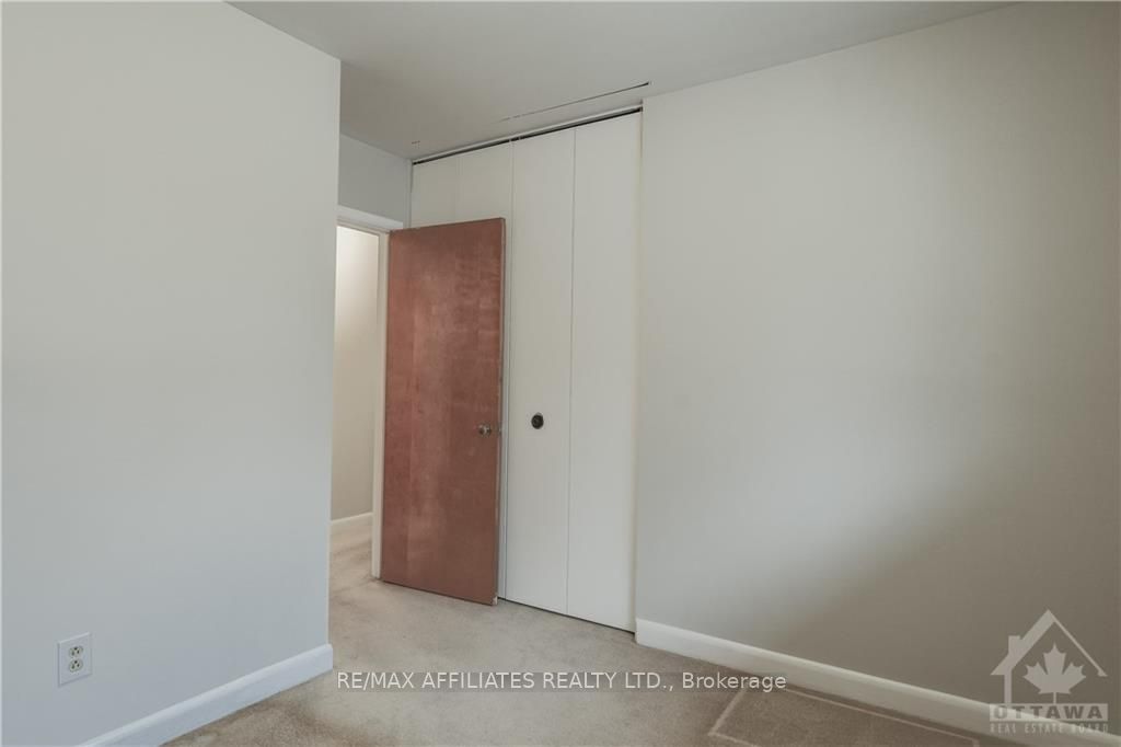 1321 RIDEOUT Crescent