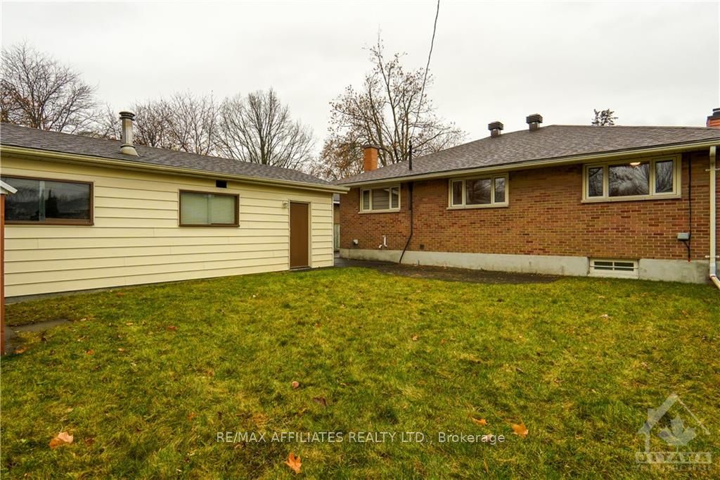 1321 RIDEOUT Crescent