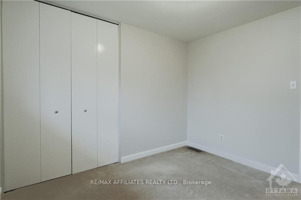 1321 RIDEOUT Crescent