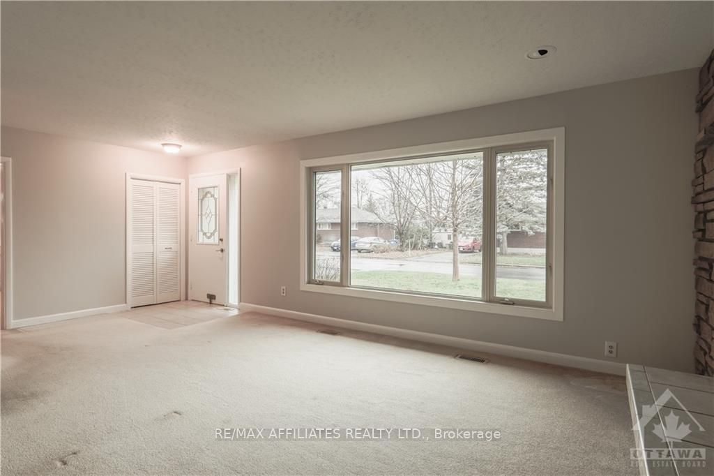 1321 RIDEOUT Crescent