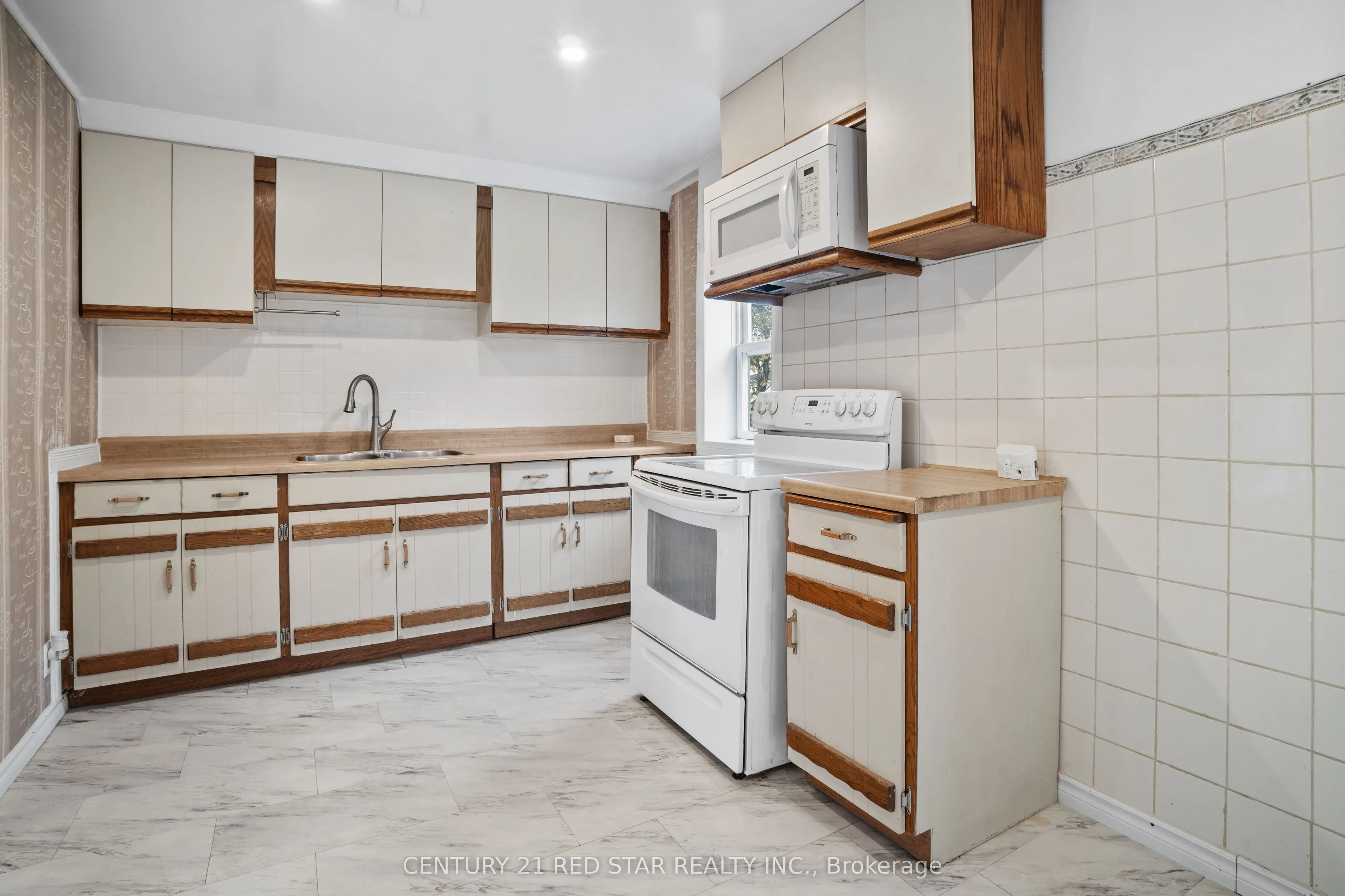 5082 St. Lawrence Avenue