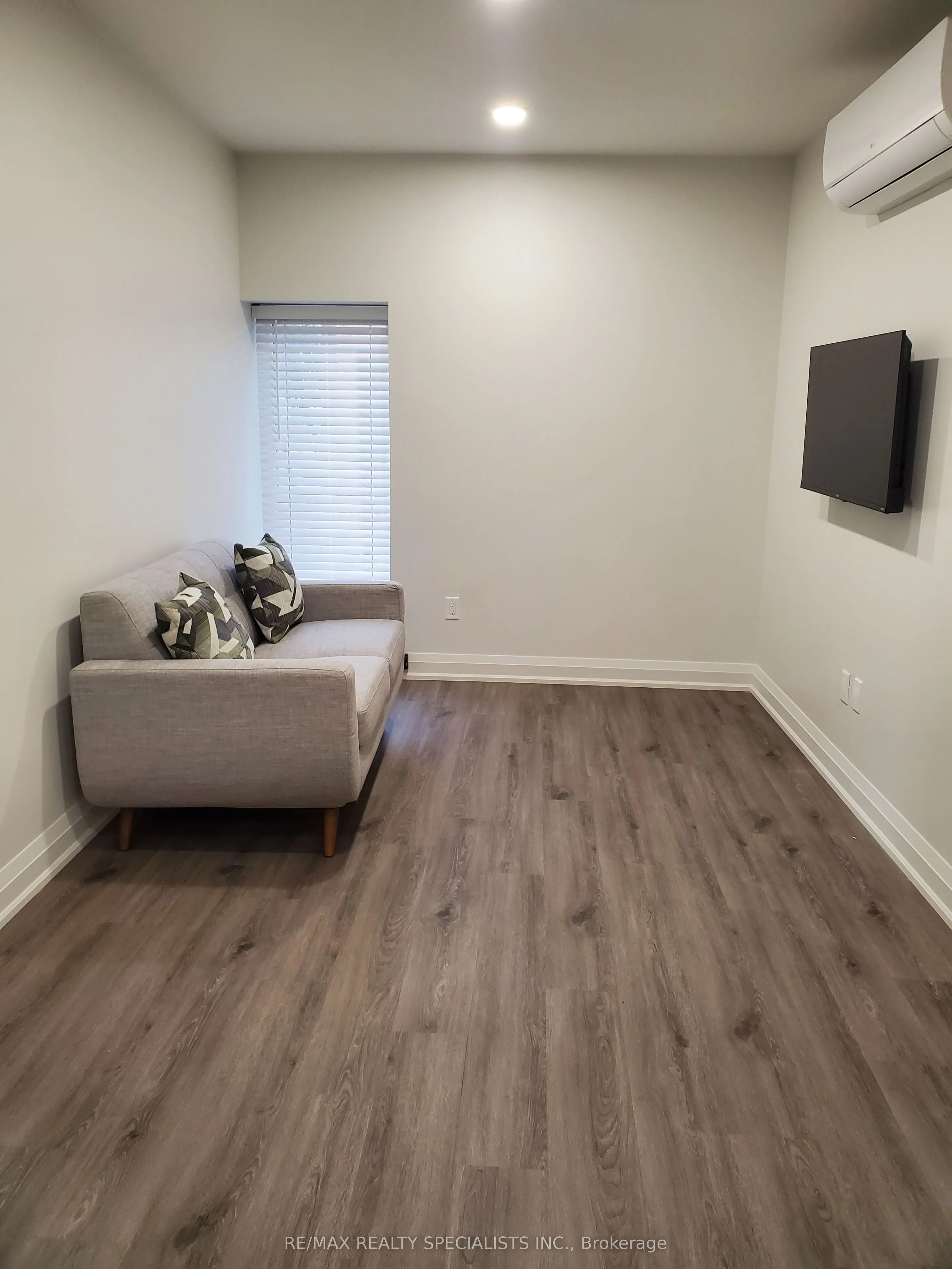 307 King Street E #206