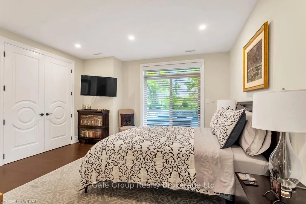 241 TAMARACK Boulevard