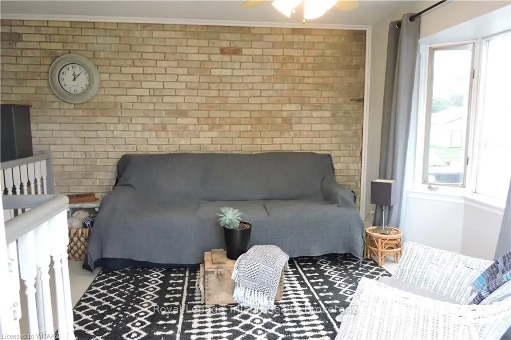 14 ELGIN Street W