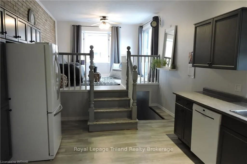 14 ELGIN Street W