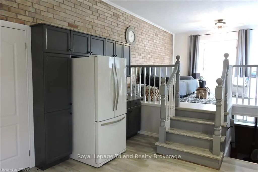 14 ELGIN Street W