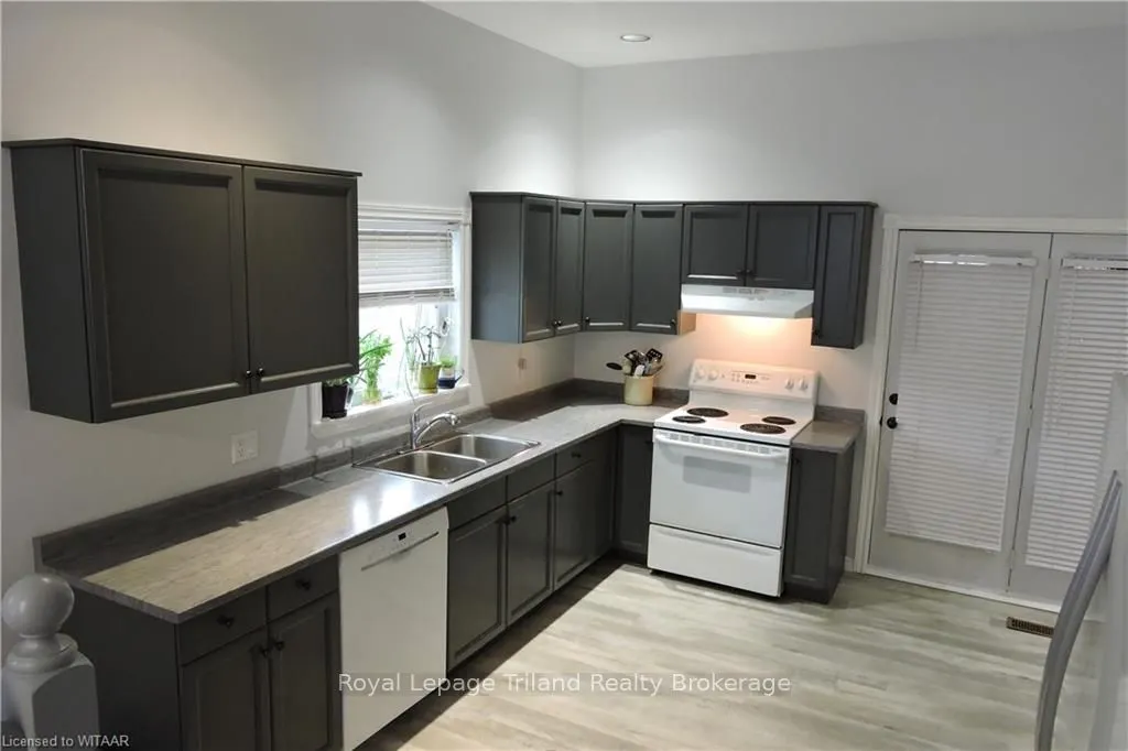 14 ELGIN Street W