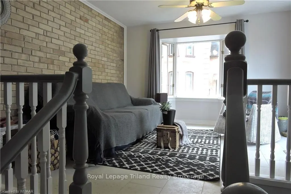 14 ELGIN Street W