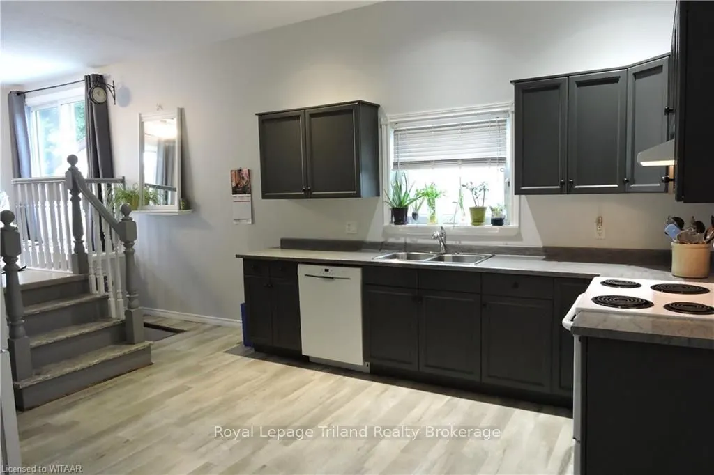 14 ELGIN Street W