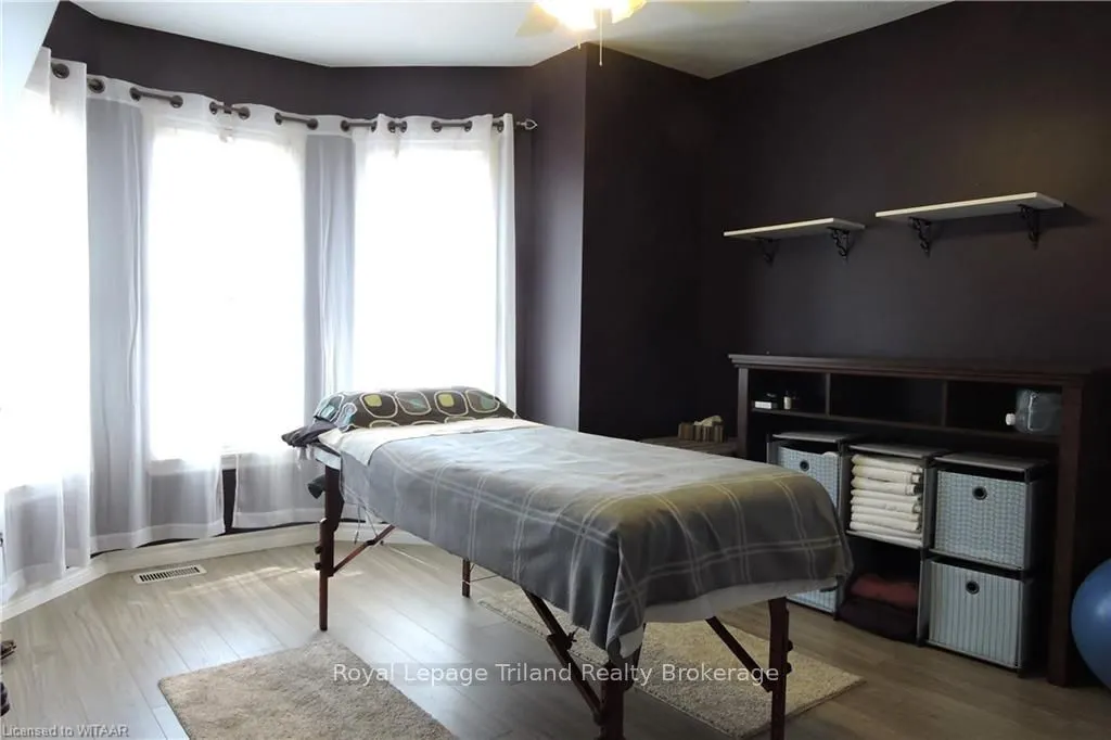 14 ELGIN Street W