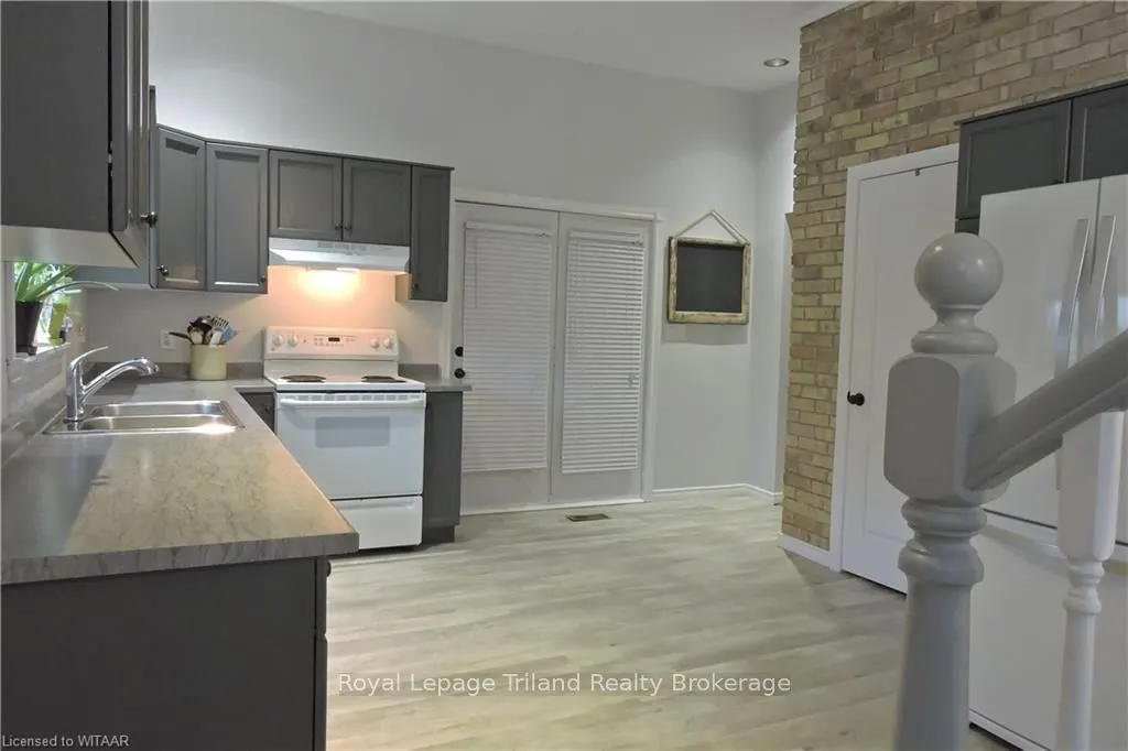14 ELGIN Street W