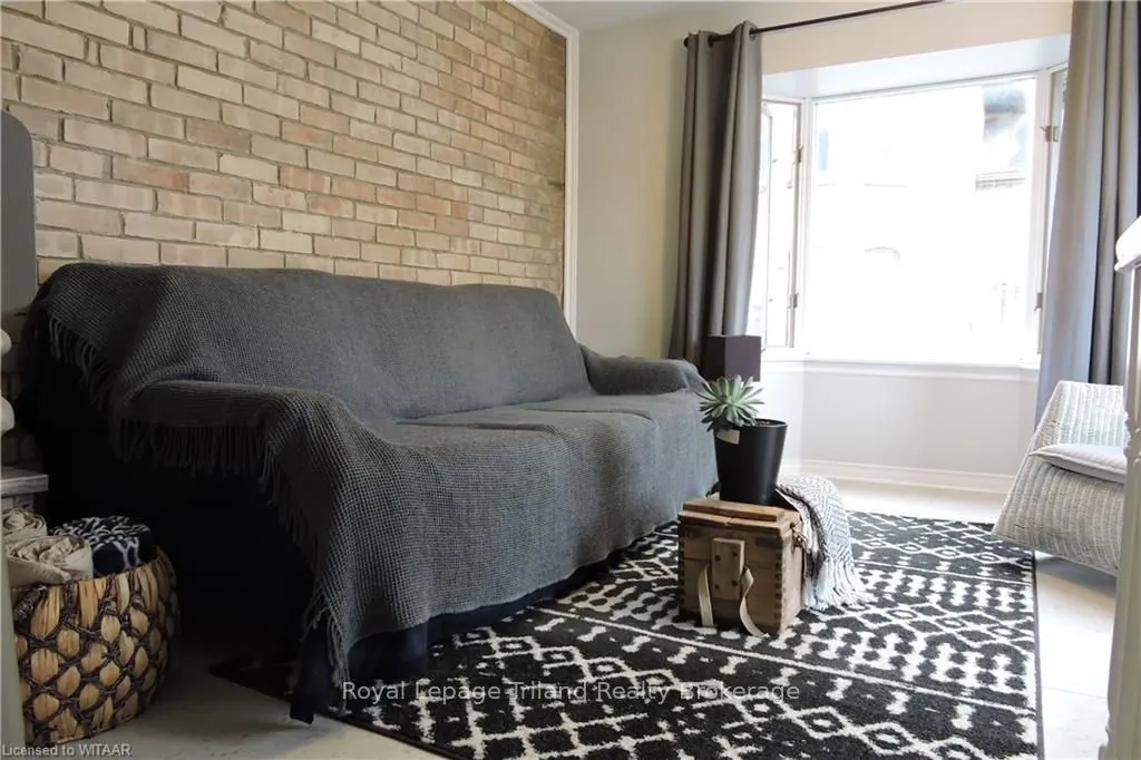 14 ELGIN Street W