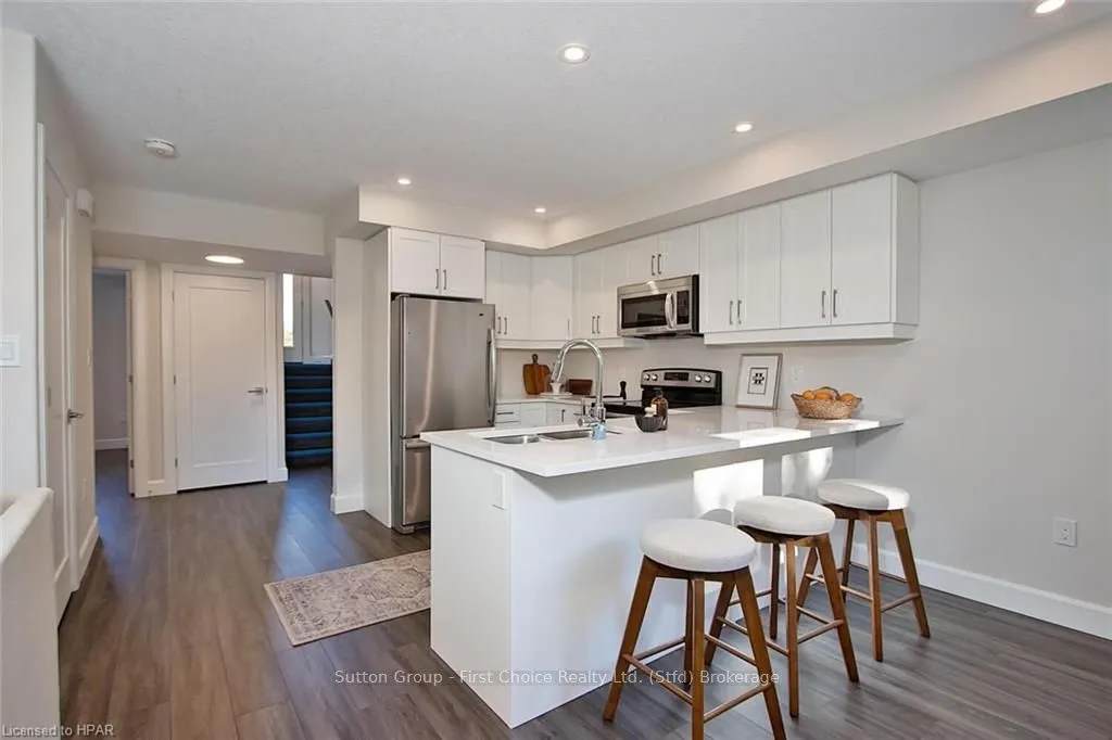 3202 VIVIAN Line, #27