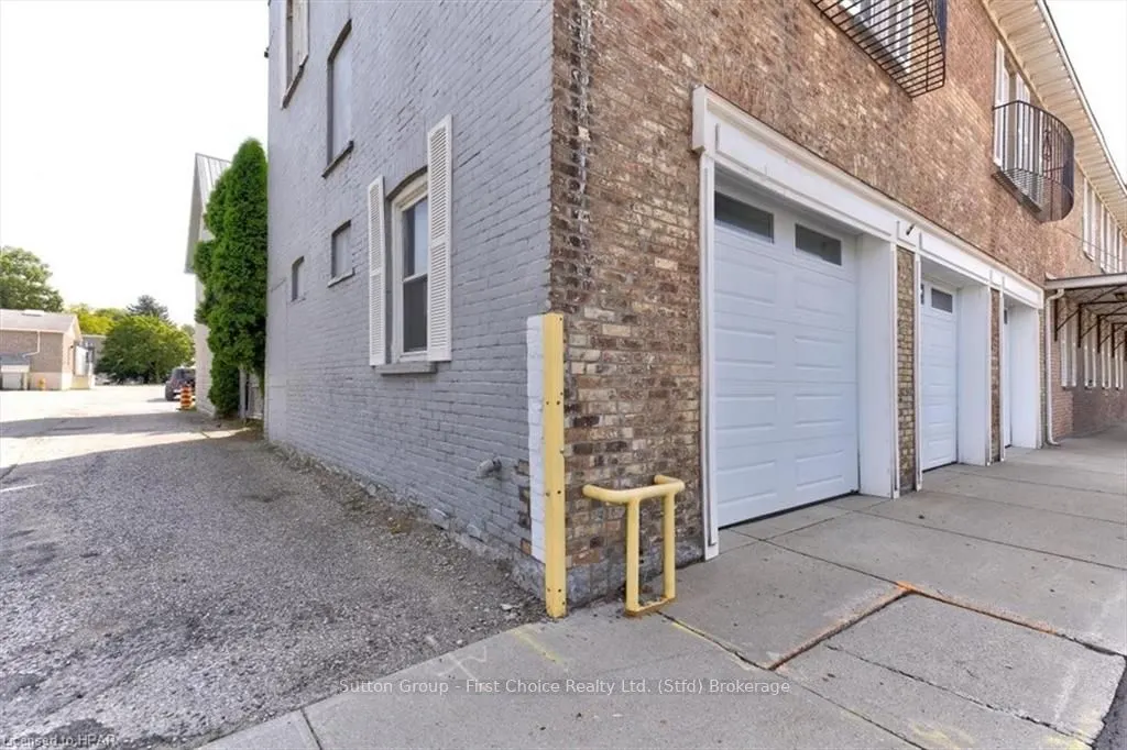 95 QUEEN Street E